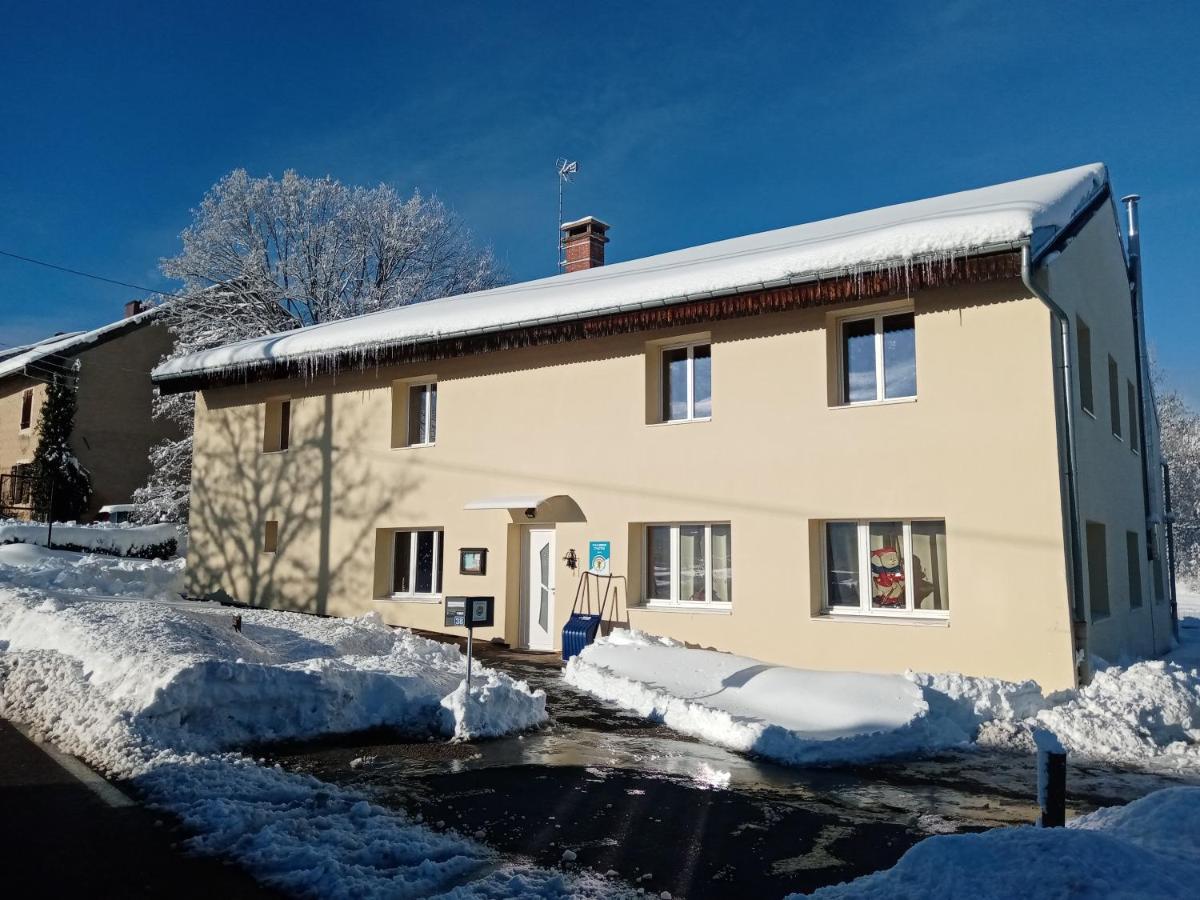 Les P'Tites Pistes Bed & Breakfast Chaux-des-Pres Екстериор снимка