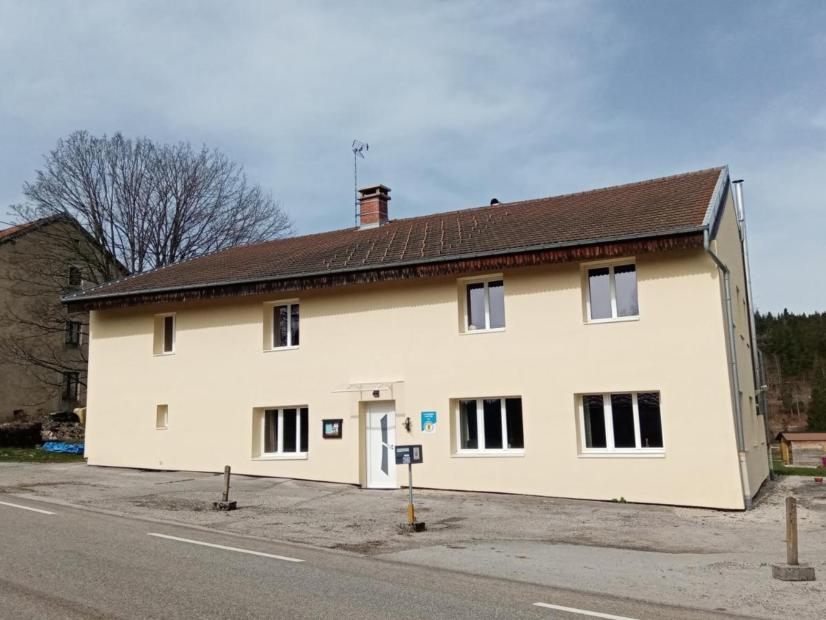 Les P'Tites Pistes Bed & Breakfast Chaux-des-Pres Екстериор снимка