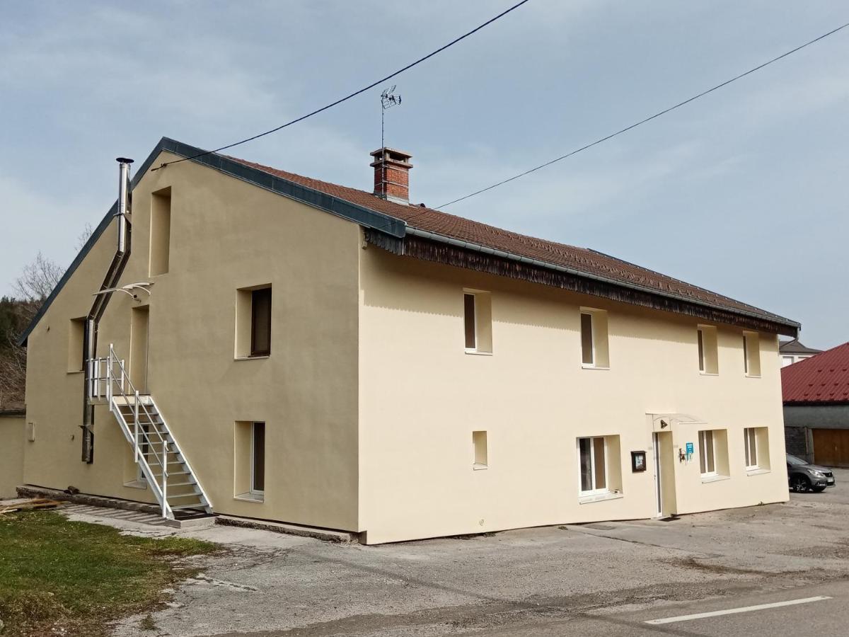 Les P'Tites Pistes Bed & Breakfast Chaux-des-Pres Екстериор снимка